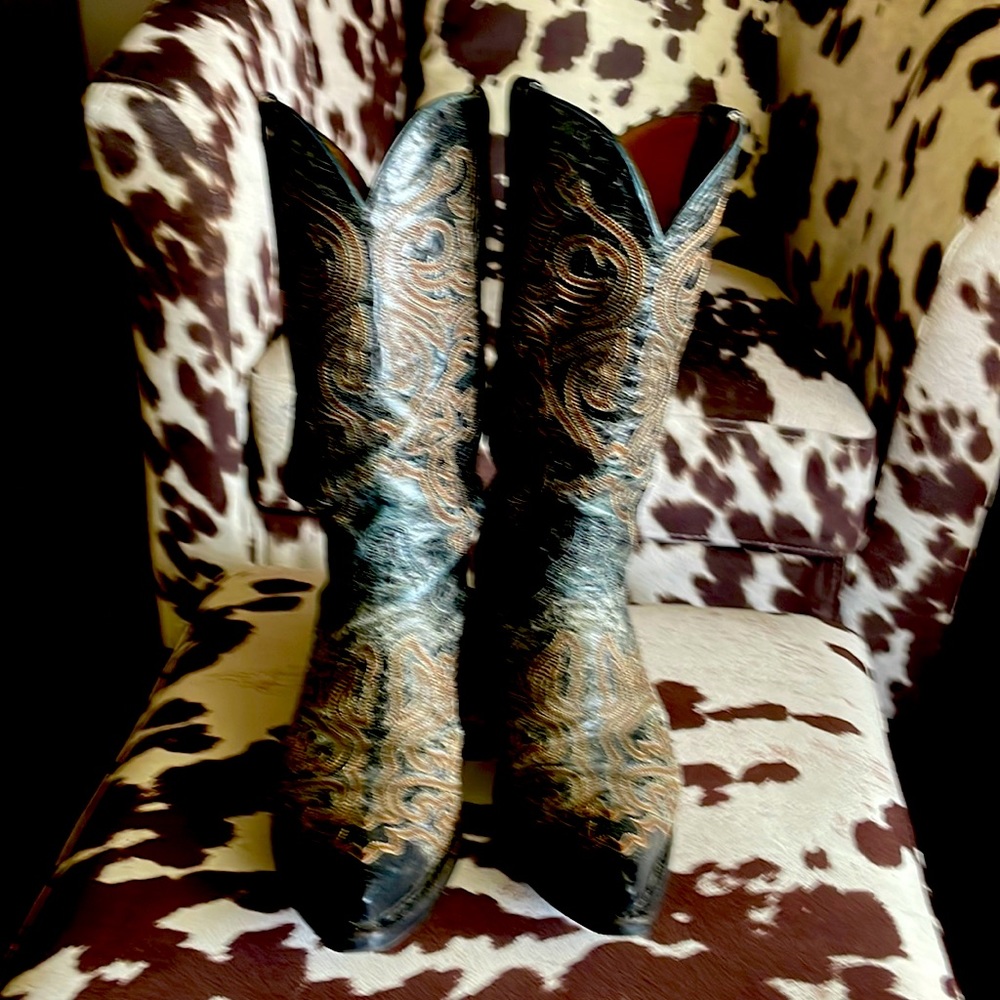 Old Gringo Nighthawk boot in distressed blk gorgeous brown off white stitching